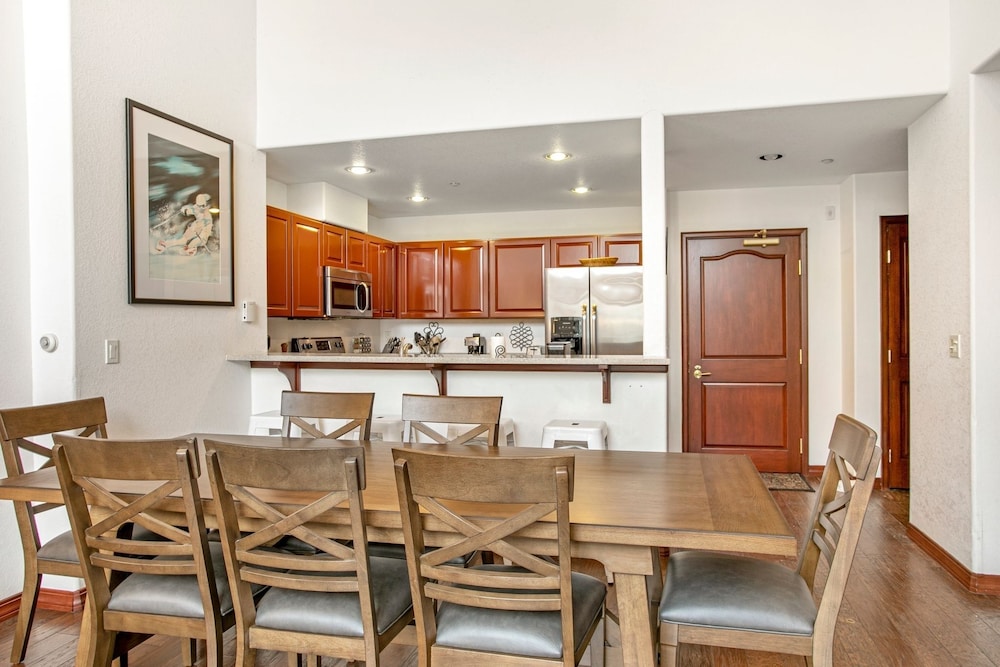 304 Spruce Tree Lodge 3 Bedroom Condo by Redawning