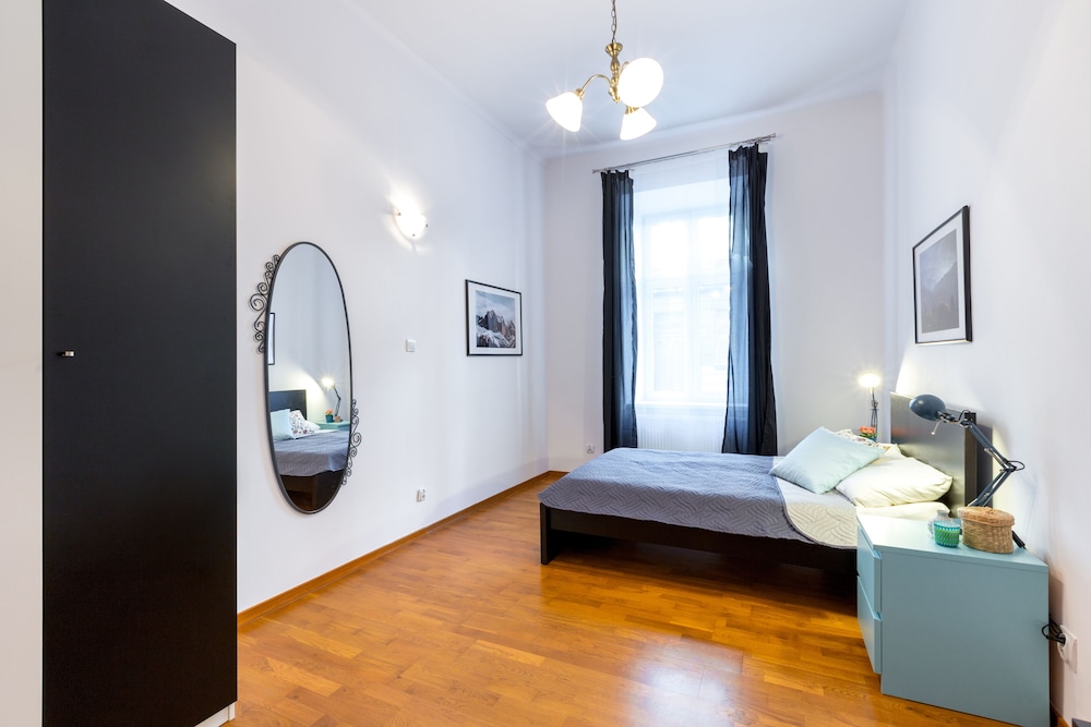 FriendHouse Apartments