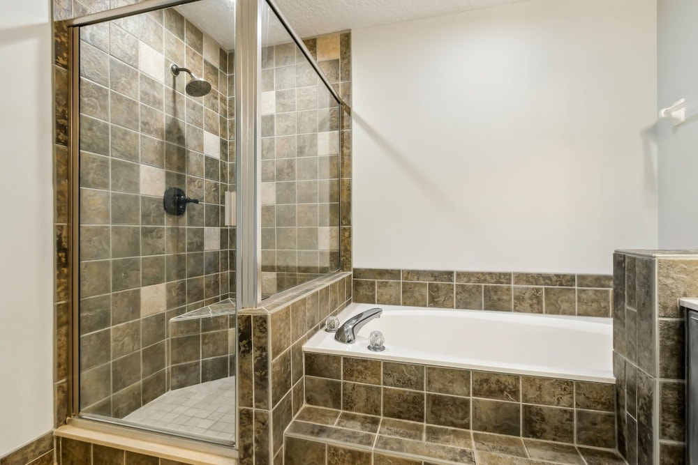 21 Ocean Place 3 Bedroom Condo