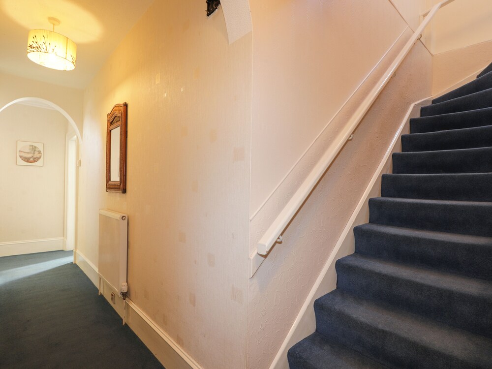 Holly Hoose