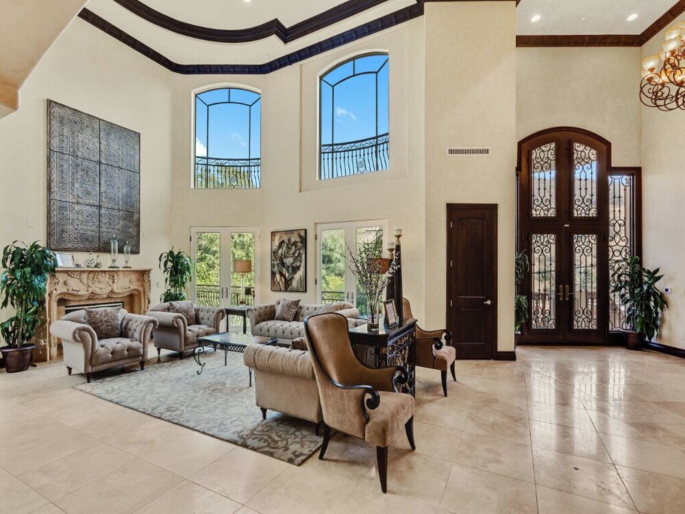 Robmar Mansion - Beverly Hills Mediterranean Estate With Pool & Sport Court