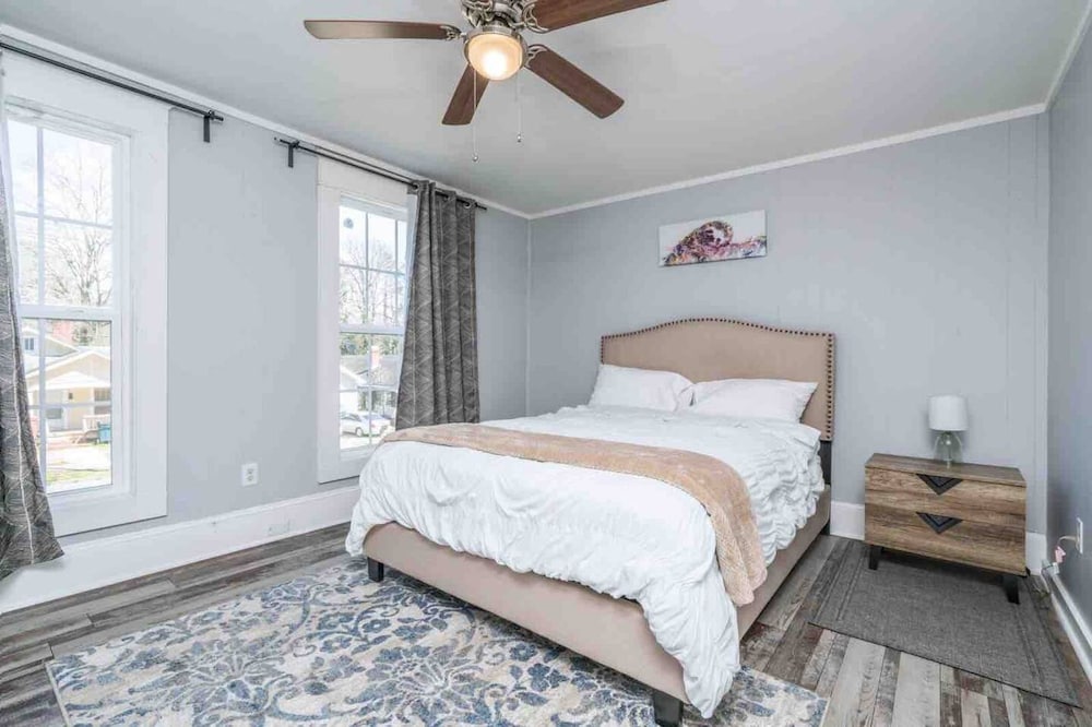 Renovated 3 Bedroom Close to Downtown