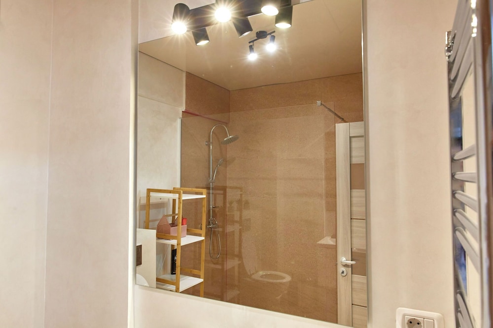 Alma Zev Apartment
