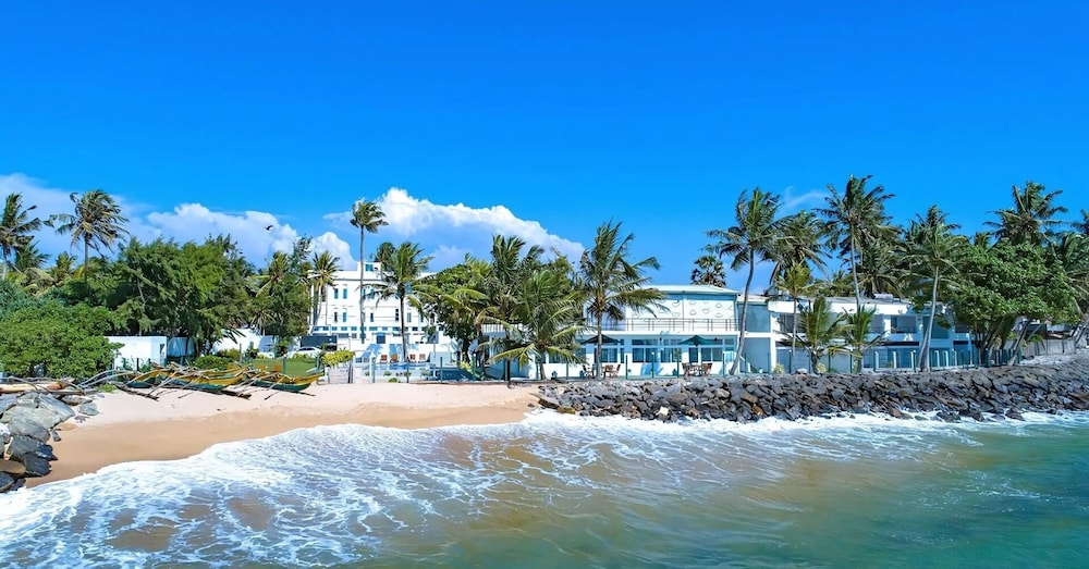 Manara Beach Resort