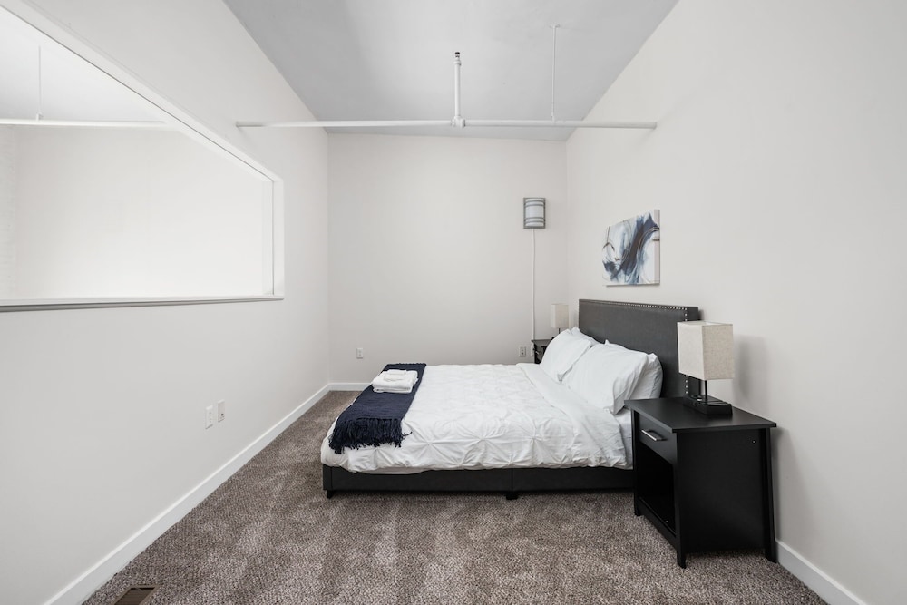 Indianapolis Vacations - 2BR 2BA The Block Apartment - CozySuites - Property Image 1