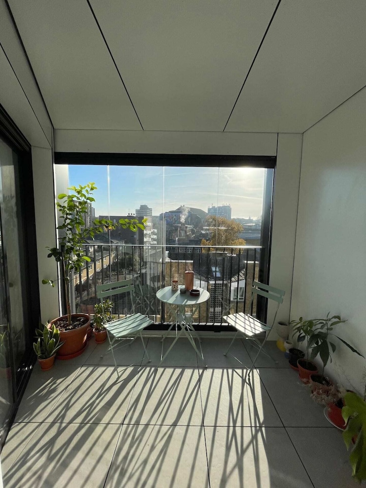 Bright 1BD Flat W/balcony - Heart of Brixton!