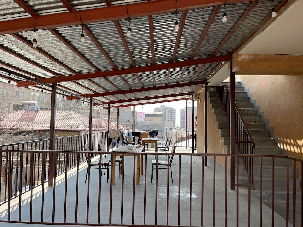 Kenut Hostel