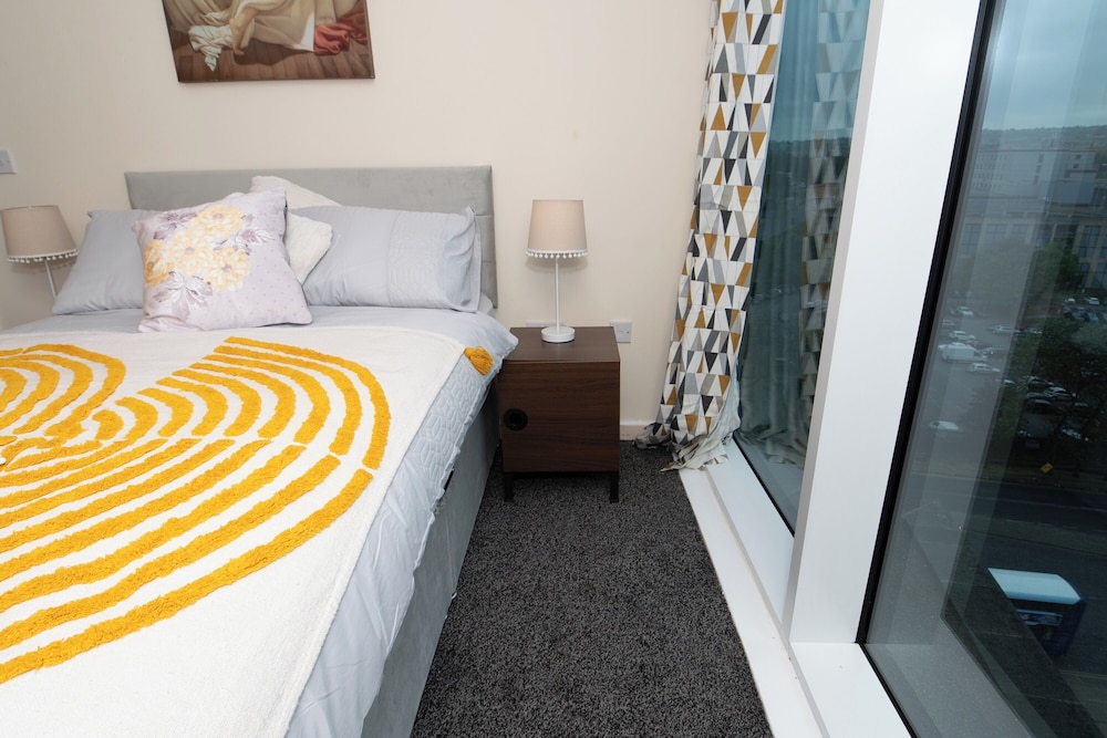 City Centre Location-family Friendly-free Parking