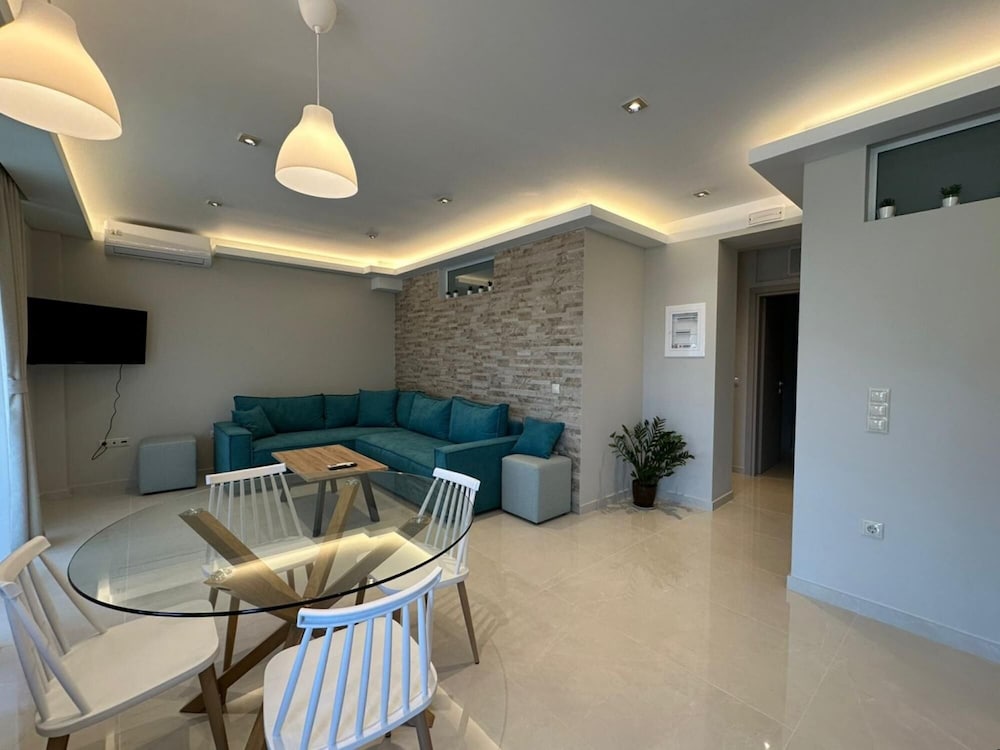 Elpida Luxury Apartments & Suites view 5