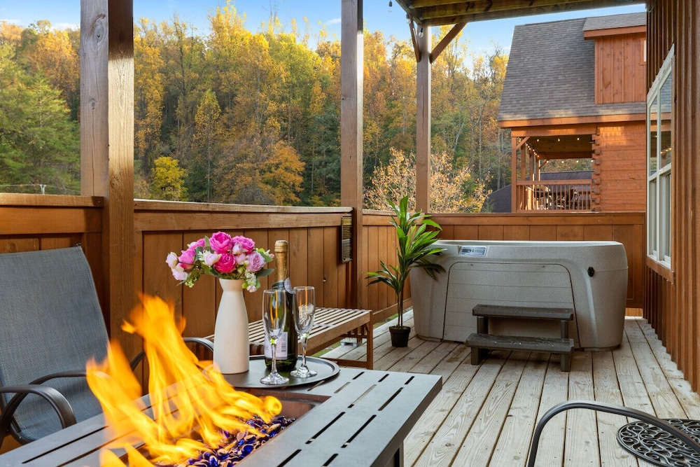 Couples Refuge by Ghosal Luxury Lodging