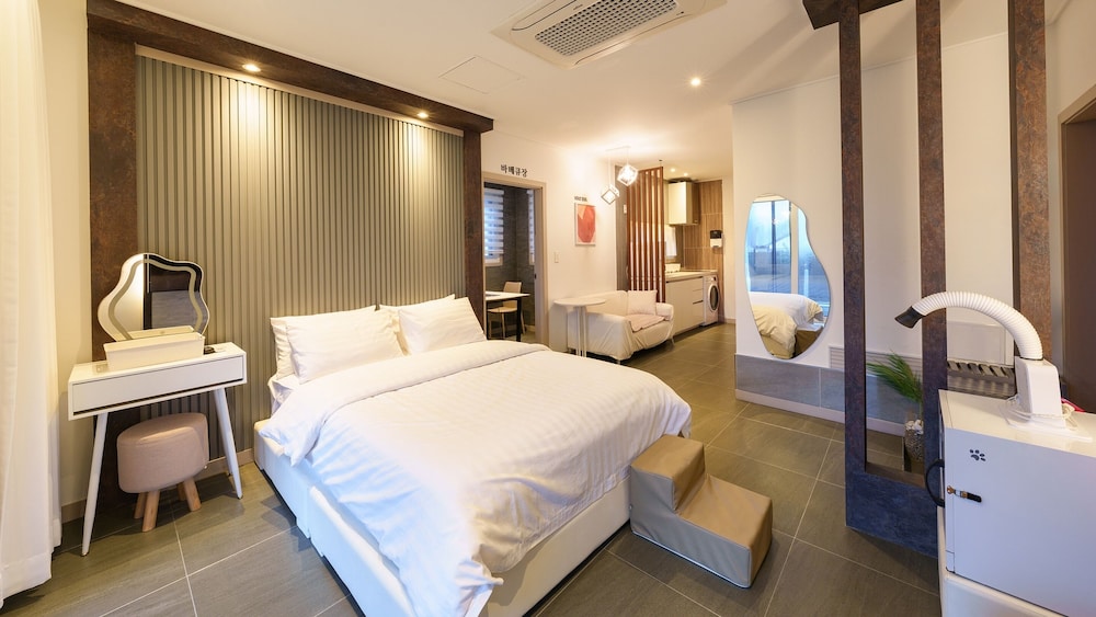 Taean Holy Dog Pool Villa