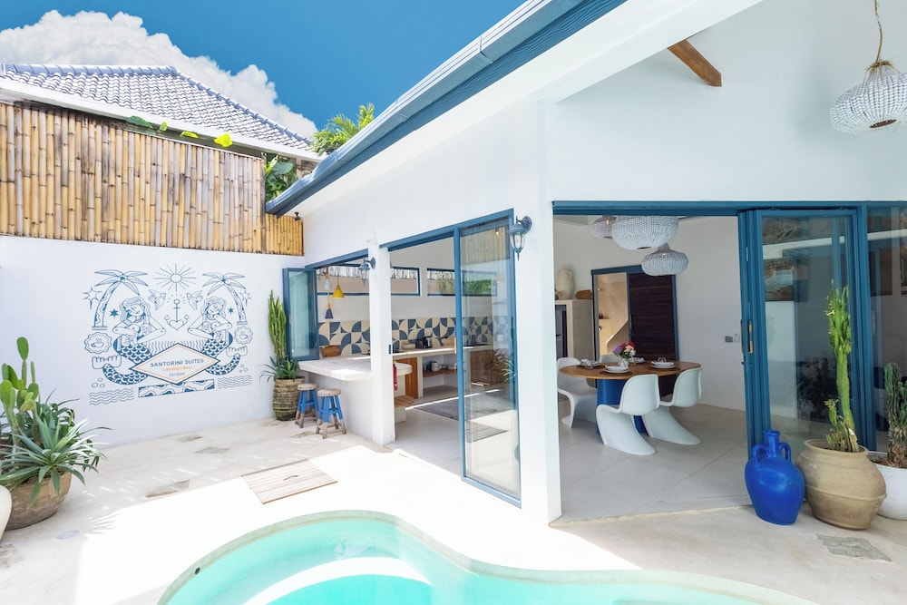 Santorini Suites
