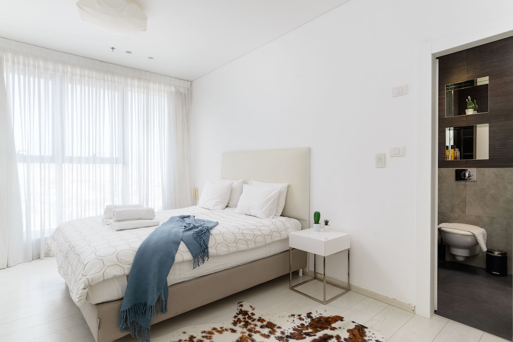 Bat Yam Luxury with Terrace & Sea View view 3