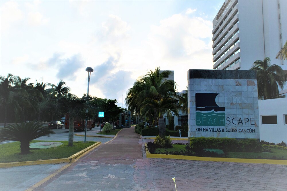 Oceanfront Condo at Voted Best Cancun Sandy Beach