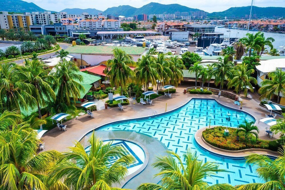 Aqua Vi Marina Hotel & Suites