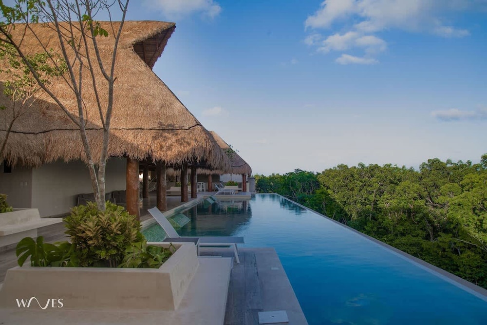 2 BR Amazing Pool Top Amenities Wifi 2FL Gym