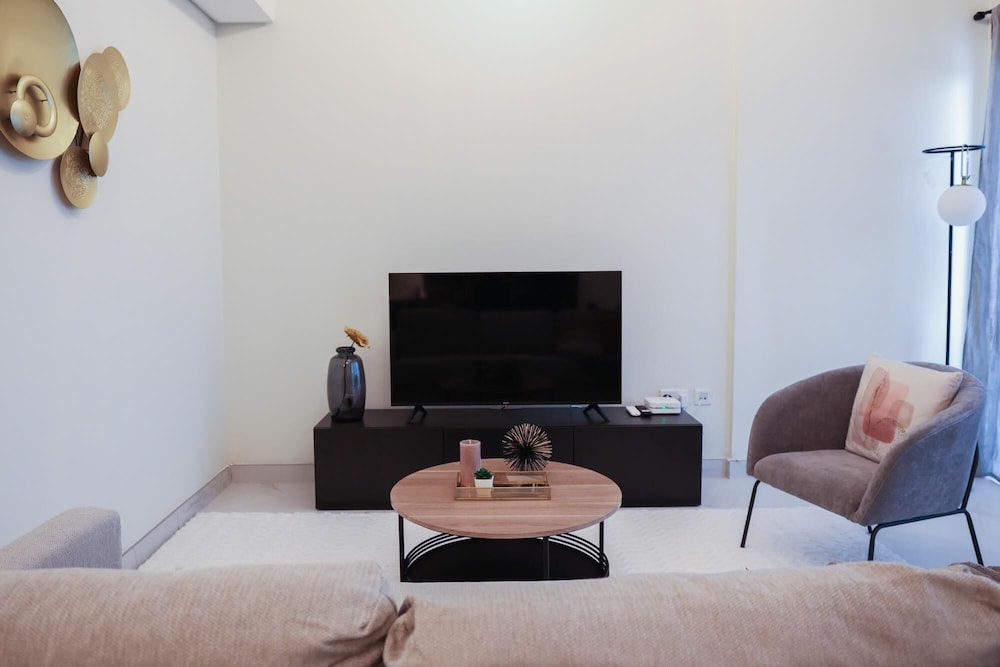 Elite LUX Holiday Homes - Cozy Modern 1BR in Dubai South