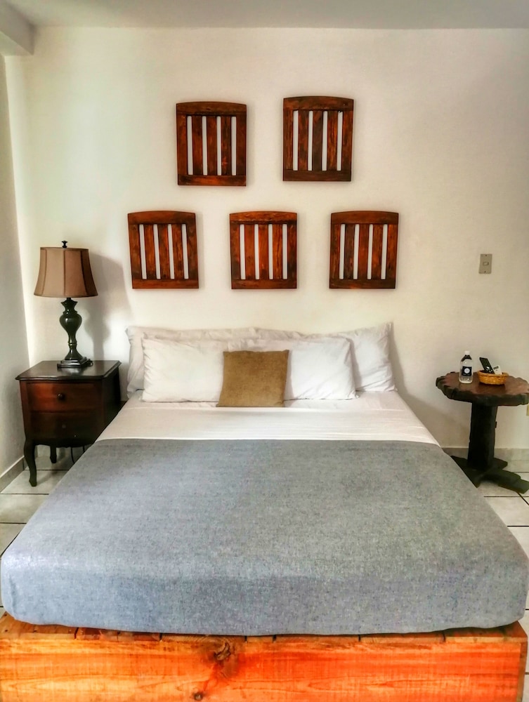 Cinco Hotel