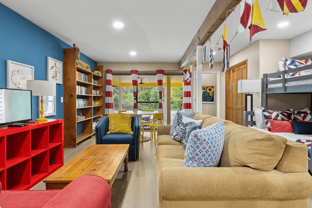 As You Like It by Avantstay Steps to Beach Bikes Sleeps 18