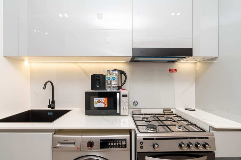 Contemporary Studio Apartment, Dubai Business Bay!
