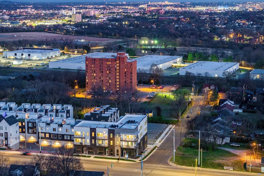 New Build 2 Condos Minutes From Downtown Nashville Dining & Entertainment