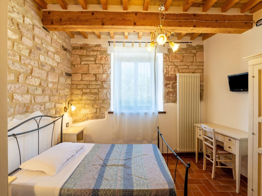 Country House in Marche With Pool & Views view 4