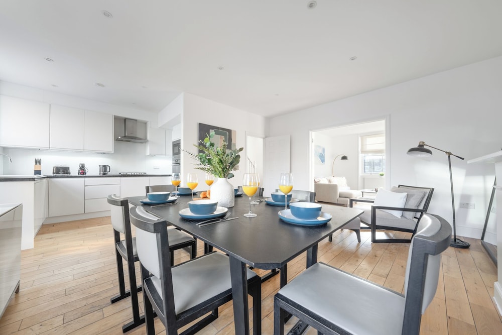 Hyde Park 3BR Retreat by Marble Arch