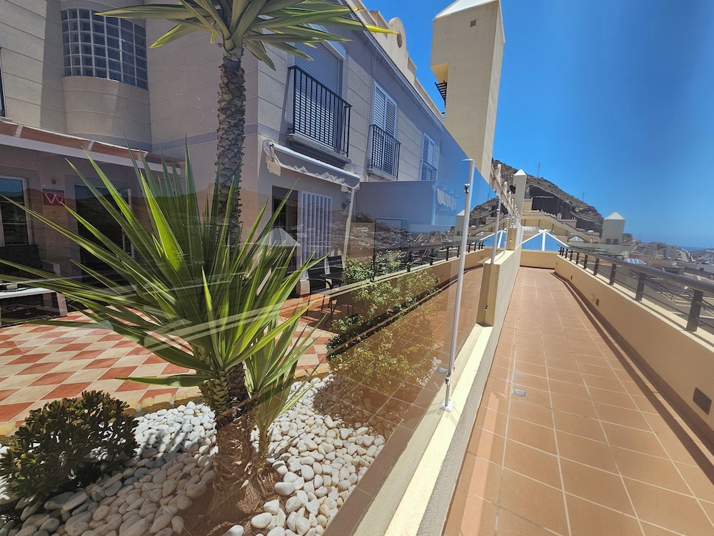 Welcoming and Modern Holiday Home With Access to Swimming Pool
