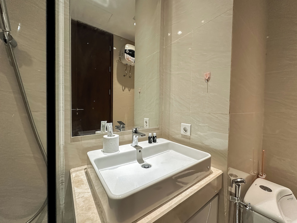 Tranquil And Modern Haven 2Br At The Rosebay Apartment