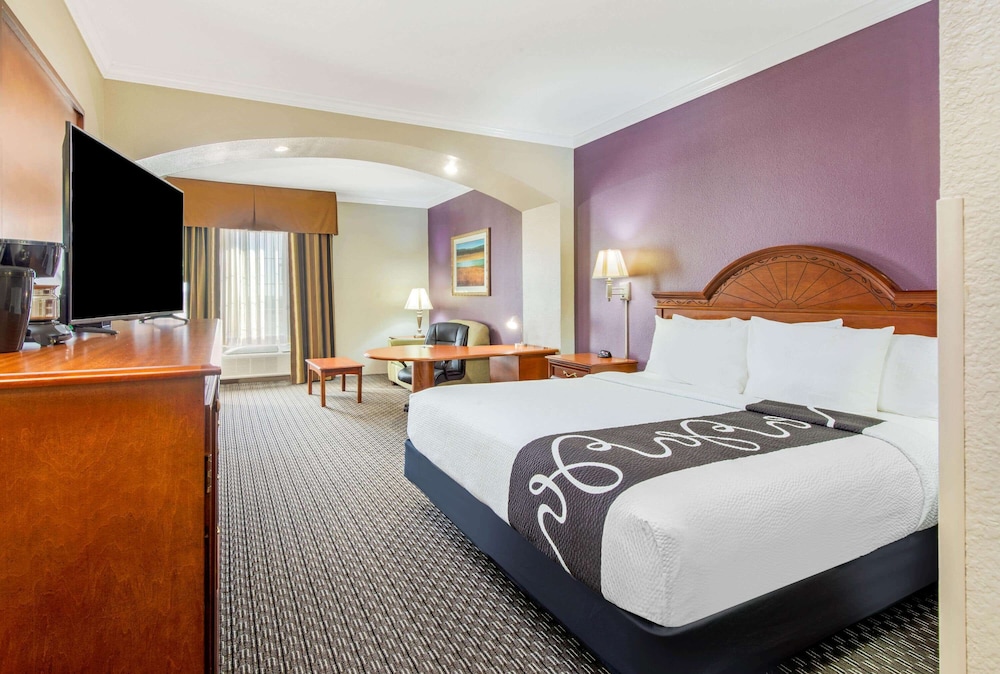 Gainesville Vacations - La Quinta Inn  Suites by Wyndham Gainesville - Property Image 2