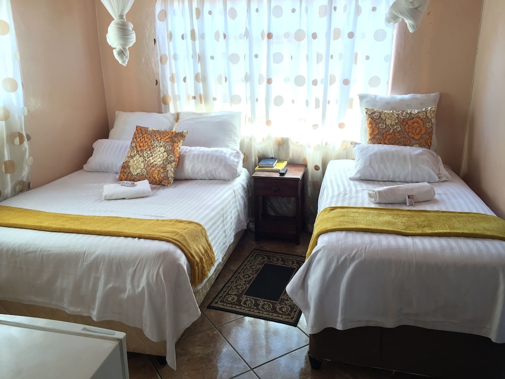 Woodlands Lodge & Tours