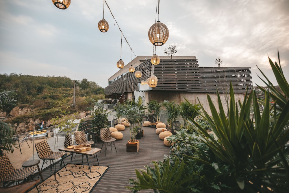 Dalian Sishi Jingyu Beach Resort Hotel