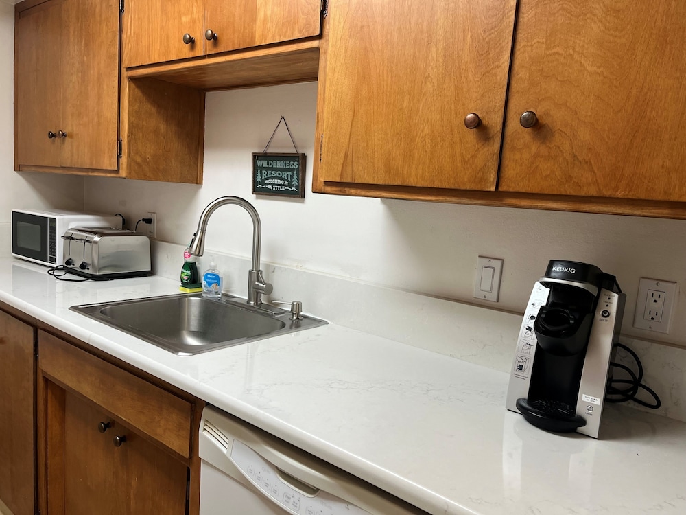 Altomare's Bavarian Ge 1148ha 3 Bedroom Condo