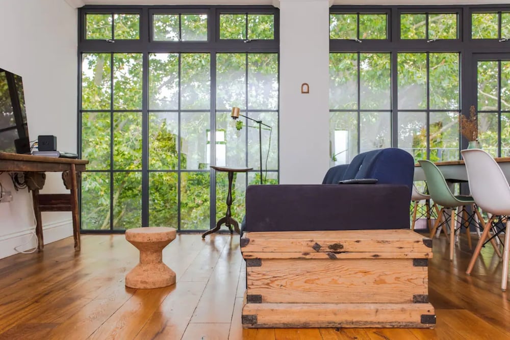 Cosy 2 Bedroom Apartment With Great Outdoor Balcony