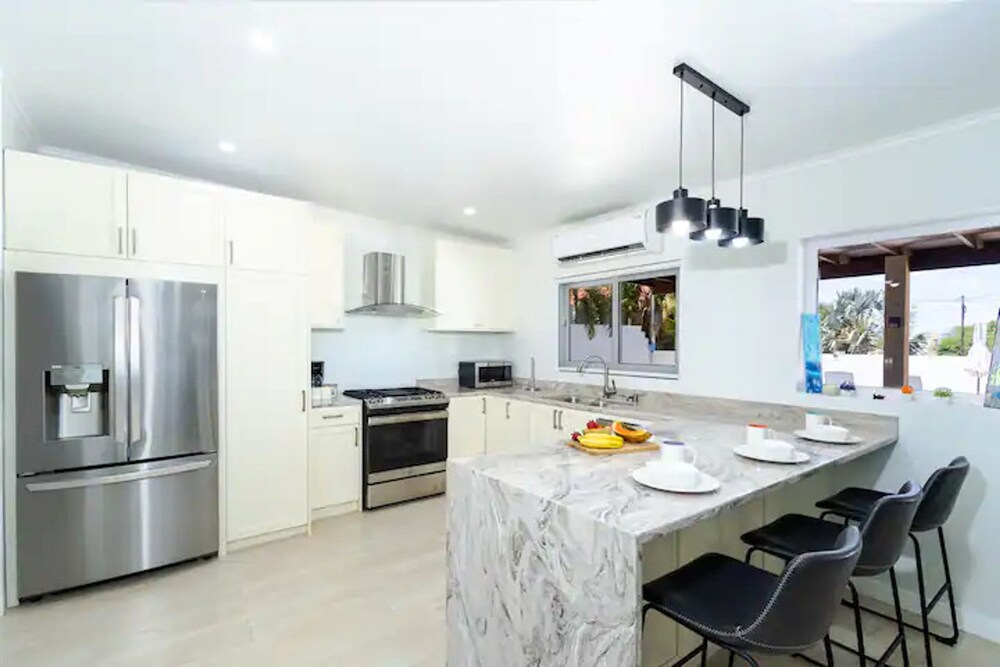 High-end Pool Getaway Upscale 5 Location BBQ