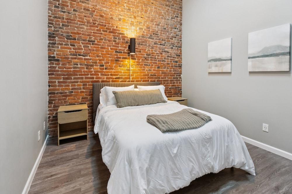 Rustic-industrial Loft With Courthouse Views 3 Bedroom Apts