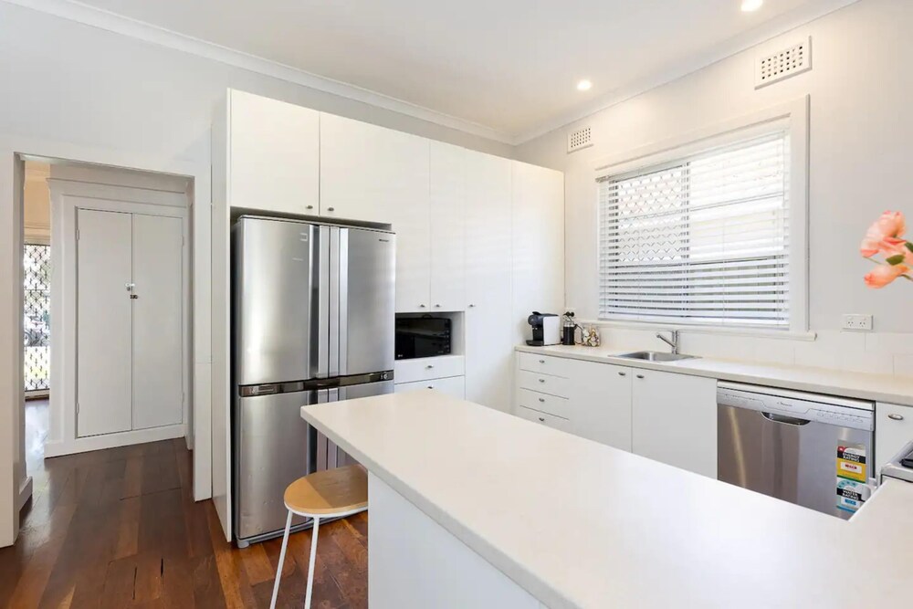 Beautiful 3BR Family Home With Backyard and BBQ