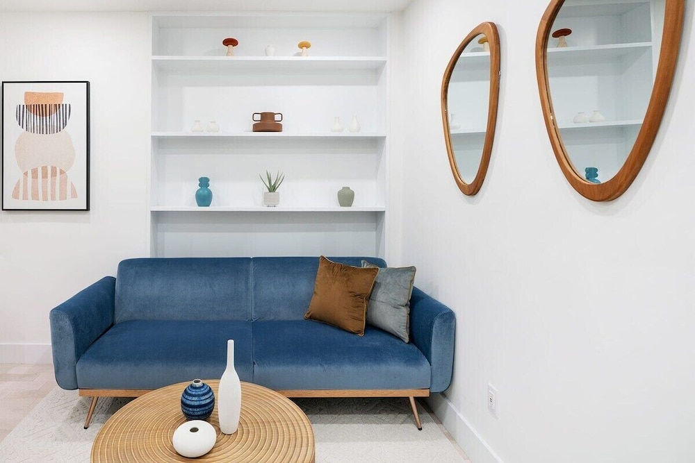 48 Midtown West Apt