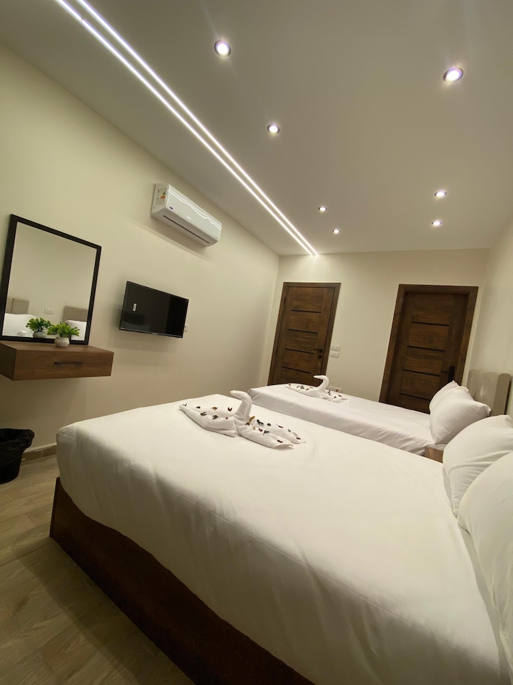 Galleria Pyramids View Hotel