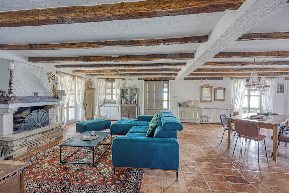 Villa Amyra With Pool