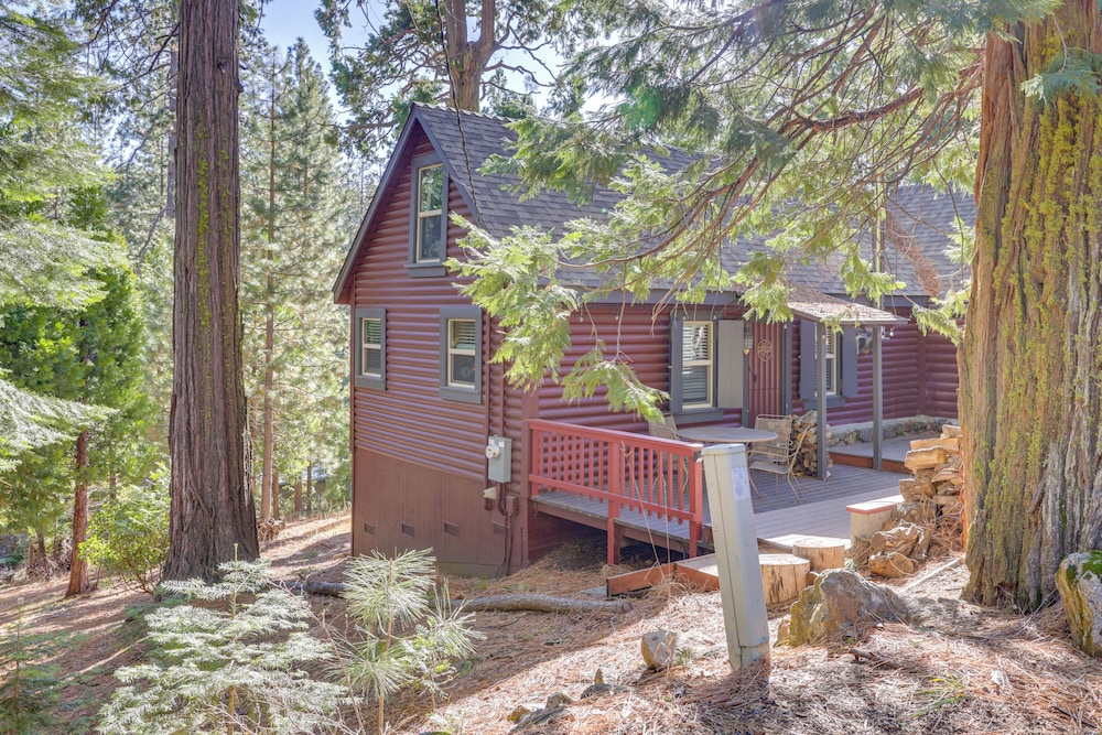 14 Mi to Slopes: Long Barn Cabin w/ Fire Pit!