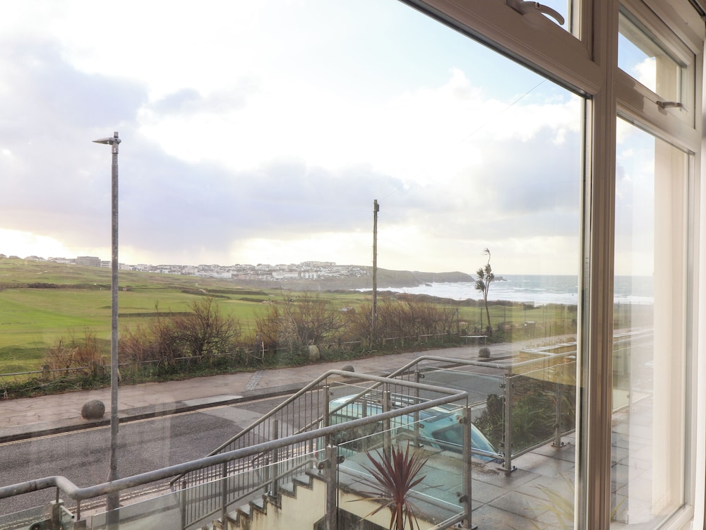 5 Fistral Waves