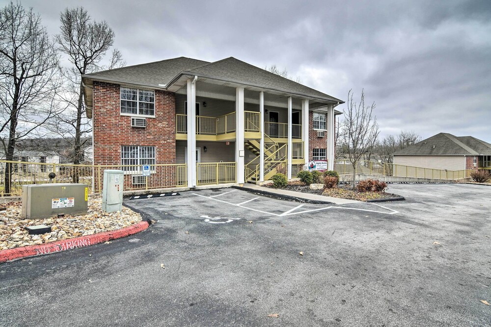 Branson Condo w/ Pool & Golf Course Views! view 3