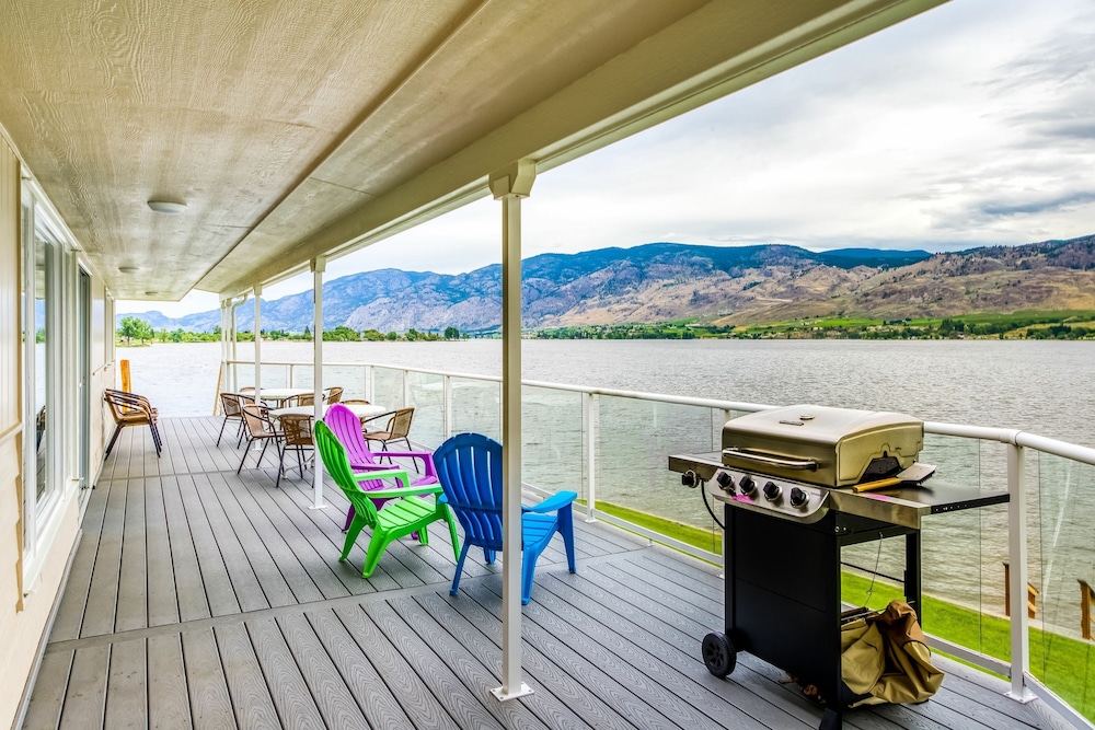 Linger Longer Lakeside Cottage