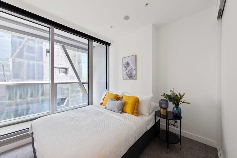 A Lux & Modern Apt Next to Southern Cross Station
