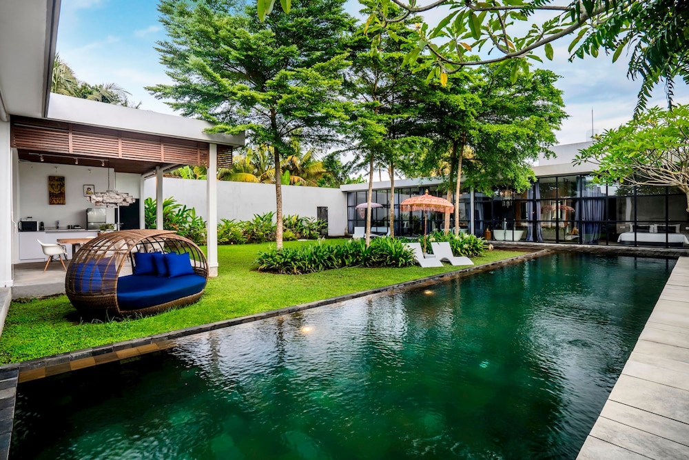 Loft Volcano by Alfred in Bali - Stylish 2 BR Loft w Pool Garden Ricefields View