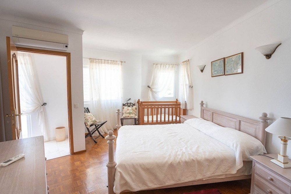 Silver Beautiful 4 Bedroom Vila Just Steps TO TH