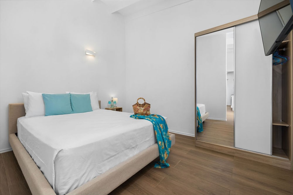NEW Modern 3BR 3BA Private Pool Centrallylocated