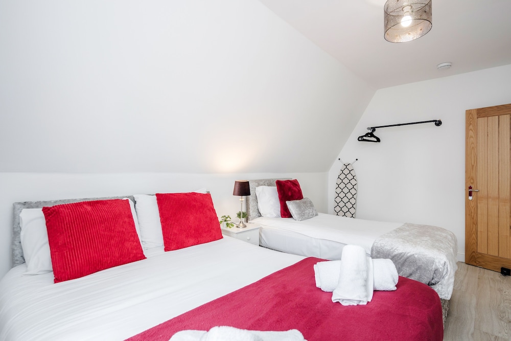 Comfortable 2BR Apartment in Bedford view 4