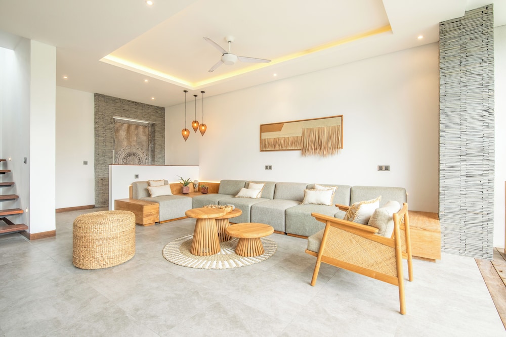 Coastal Comfort: Cozy 4BR Villa, 5 Min Walk to Finns Beach